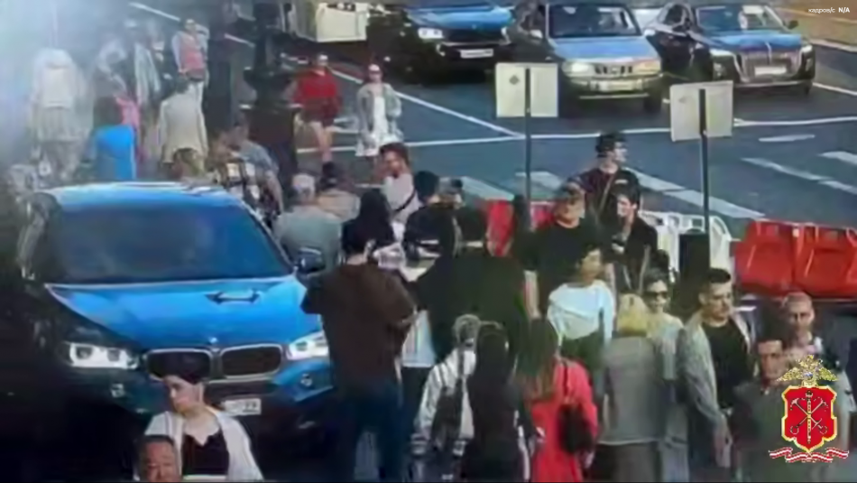 Водительницу из Подмосковья задержали за езду по тротуару на Невском проспекте